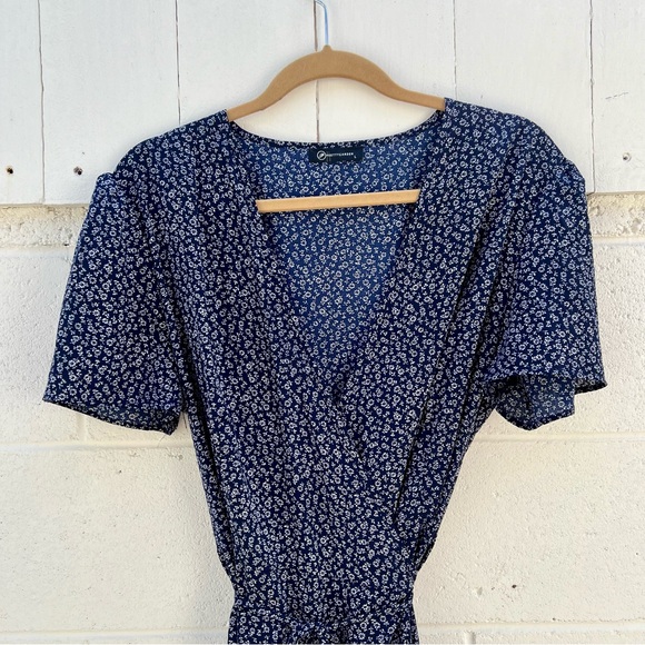 Pretty Garden #1 best seller floral wrap dress. Size  large - Picture 2 of 9